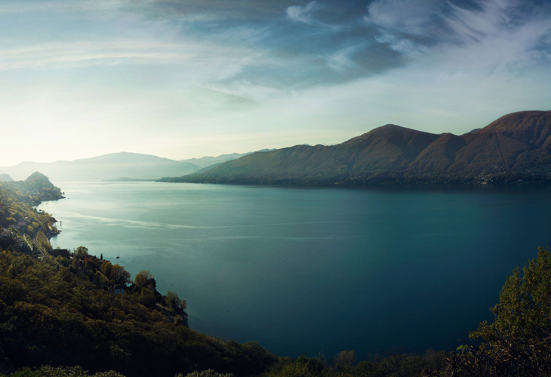 sarkanyhajovelenceito.hu background lake photo